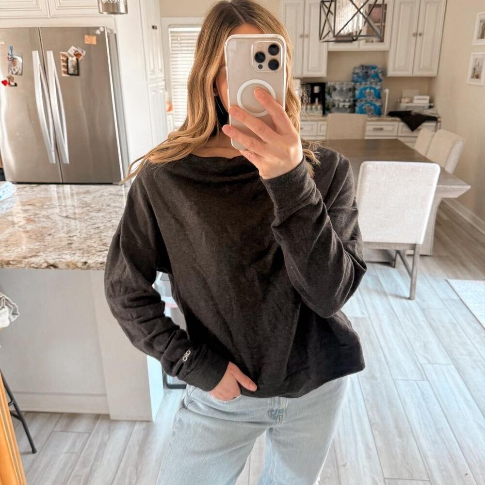 Alo-yoga Women's Grey and Black Jumper